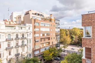 Appartement à Jerónimos. Magnífica propiedad para reforma integral en los jerónimos