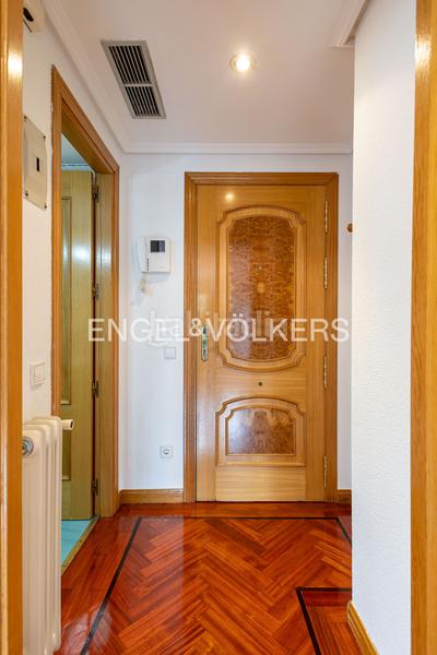 Foto 0b7e96ee-d6bb-4606-900d-3dfc70e43138. Apartament amb calefacció aparcament a Costillares Madrid