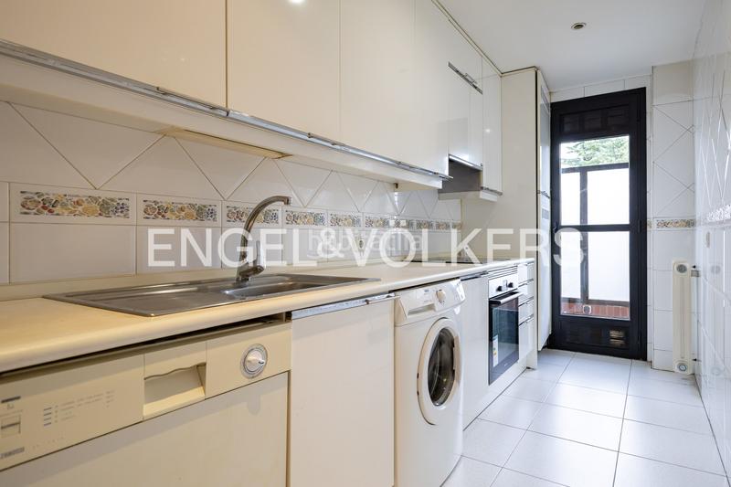 Foto 1e4068ca-a5b0-4a11-8ec9-cb0c4040021d. Apartament amb calefacció aparcament a Costillares Madrid