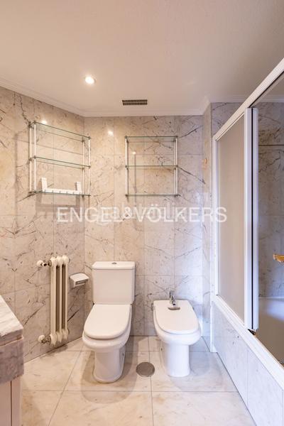 Foto c55cb4d0-44cc-4ede-94fb-dc0ec8ec2165. Apartament amb calefacció aparcament a Costillares Madrid