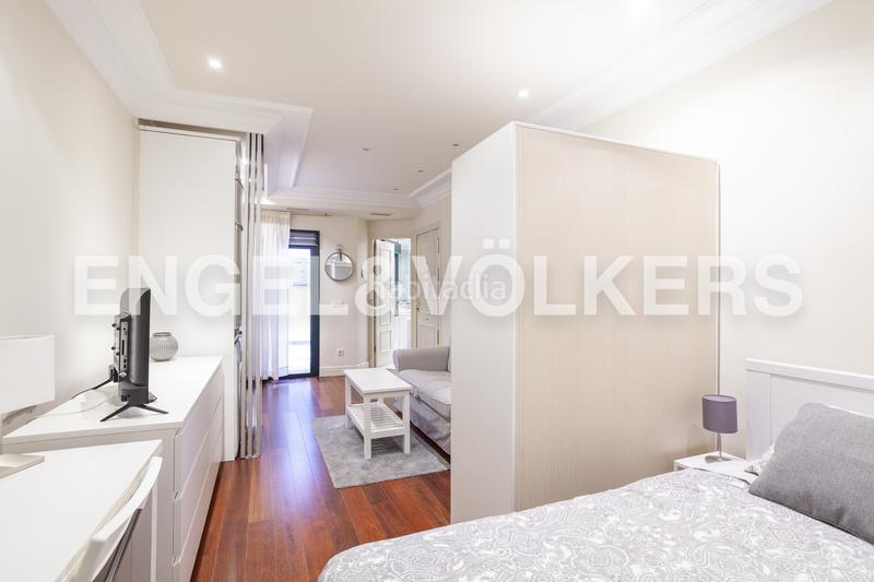 Foto 3f4ae4b0-0d5b-4de1-a09d-d959b7a412d7. Alquiler estudio  con patio privado en Almagro en Madrid