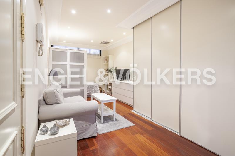 Foto a60cb6fe-85b5-45b3-828f-39be2c0f43d2. Alquiler estudio  con patio privado en Almagro en Madrid