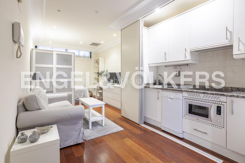 Foto 4441bd76-6f0b-4881-b50c-e8a130f784da. Rent studio with heating in Almagro Madrid