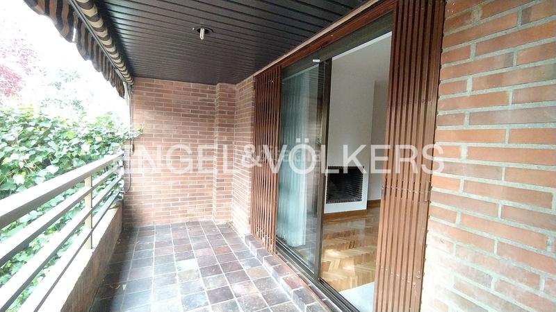 Foto 0c3e9c5b-d343-4d7e-ace4-db6777ad6f11. Alquiler apartamento amplio y luminoso bajo en Avenida Europa Pozuelo de Alarcón