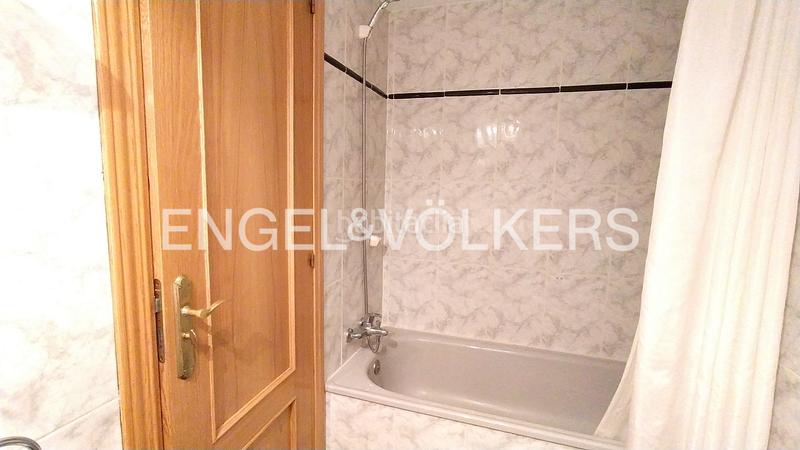 Foto eb1a51ed-99e7-446c-8e2f-281c65999390. Alquiler apartamento amplio y luminoso bajo en Avenida Europa Pozuelo de Alarcón