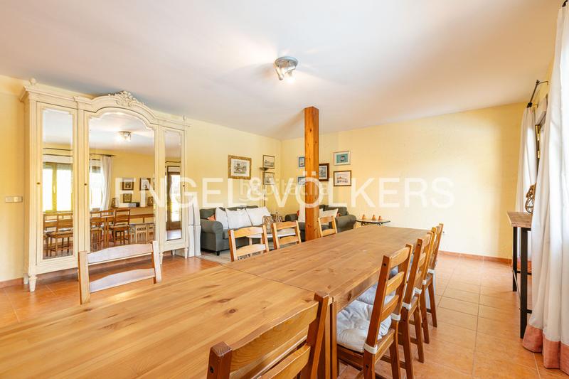 Foto 011c2ff5-dbfc-4e3a-96d4-e384e0836b26. Casa magnífico chalet en jarabeltran en Pino Alto-Navarredonda Valdemorillo