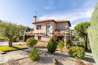 Casa a Pino Alto-Navarredonda. Magnífico chalet en jarabeltran