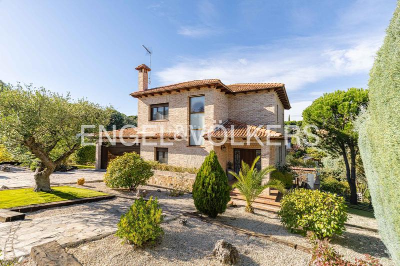 Foto 5e4819e1-b83b-42e2-8caf-1ae3bf2d8c86. Casa magnífico chalet en jarabeltran en Pino Alto-Navarredonda Valdemorillo