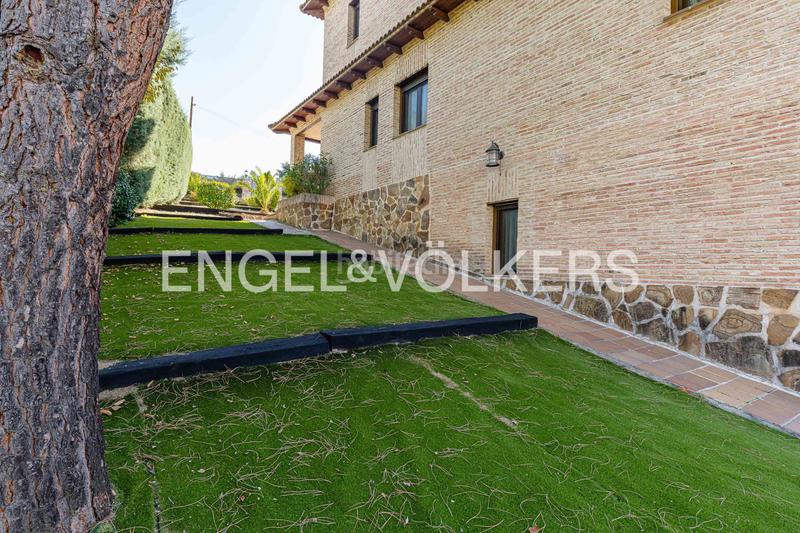 Foto 7b47fecc-6fa4-4e55-88a1-9df48af15368. Casa magnífico chalet en jarabeltran en Pino Alto-Navarredonda Valdemorillo