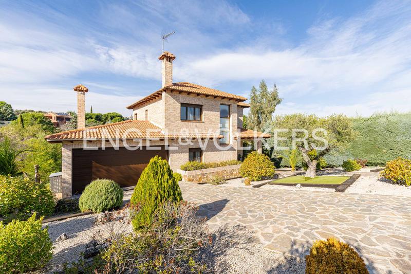 Foto 8d2ed009-e52f-4572-be50-b36ff68c239c. Casa magnífico chalet en jarabeltran en Pino Alto-Navarredonda Valdemorillo