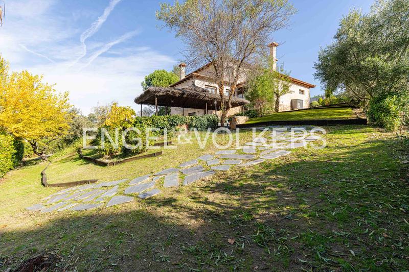 Foto ad397cff-cd81-4944-bf1f-26e968fc8357. Casa magnífico chalet en jarabeltran en Pino Alto-Navarredonda Valdemorillo