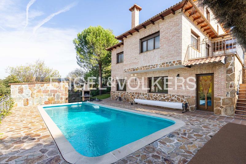 Foto b27a3006-757f-4bab-b98b-882d309ae94d. Casa magnífico chalet en jarabeltran en Pino Alto-Navarredonda Valdemorillo