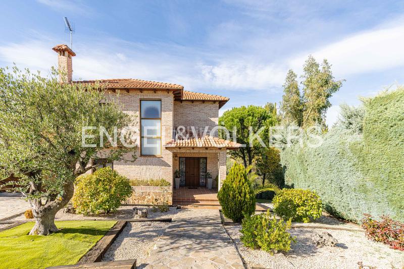 Foto c1fdd183-3ee0-4f3e-90e2-d4ed5fde11dd. Casa magnífico chalet en jarabeltran en Pino Alto-Navarredonda Valdemorillo