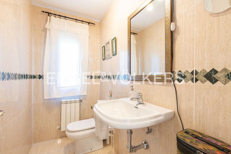 Foto cf4714a0-8015-4c5c-89a6-733ceec9f0da. Casa magnífico chalet en jarabeltran en Pino Alto-Navarredonda Valdemorillo