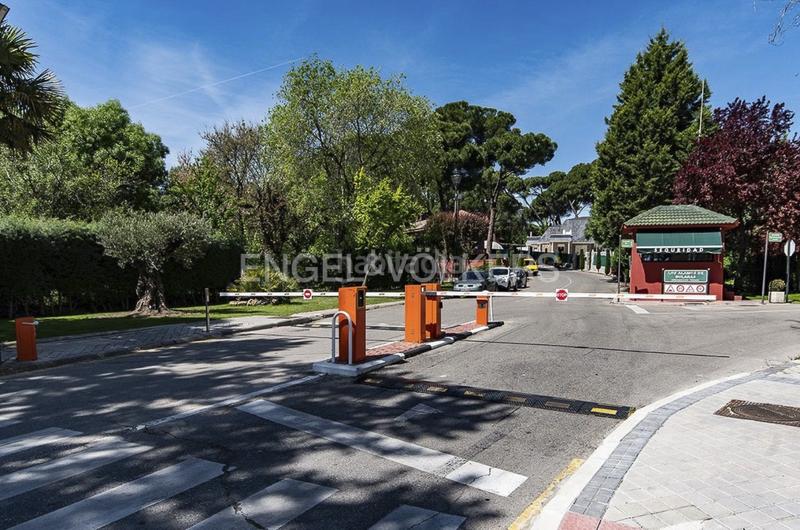 Foto 1fe90e76-c185-4d32-8757-9ac20b9d3e87. Casa con riscaldamento parcheggio piscina in Pueblo Pozuelo de Alarcón