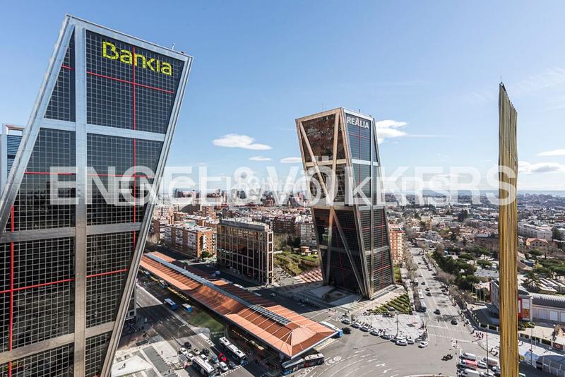 Foto 3f212e16-1272-4ade-96c0-7e639a414e12. Alquiler apartamento ático con terraza en calle geranios en Madrid