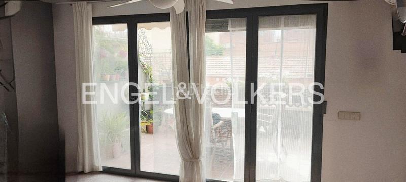 Foto 56dea561-7b70-47d6-9aa7-5e29ec4948d9. Alquiler apartamento ático con terraza en calle geranios en Madrid