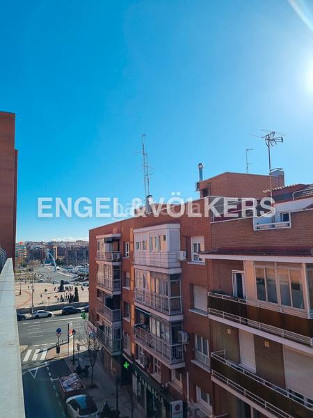 Foto 9bd27b6f-0f7f-439a-a2d1-d2cea827b433. Alquiler apartamento estupendo piso exterior con terraza, garaje y trastero en barrio salamancaGuindalera en Madrid