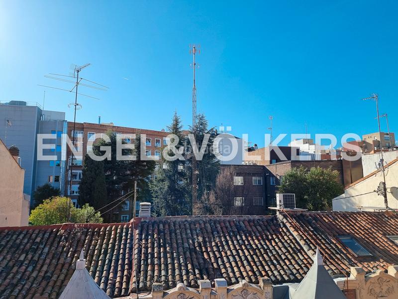 Foto b49d0067-aaef-4dc4-a2ed-f8471f8ed1ea. Alquiler apartamento estupendo piso exterior con terraza, garaje y trastero en barrio salamancaGuindalera en Madrid
