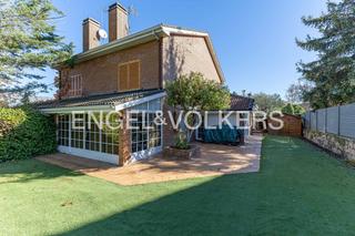 Semi detached house in Avenida Maria Luisa