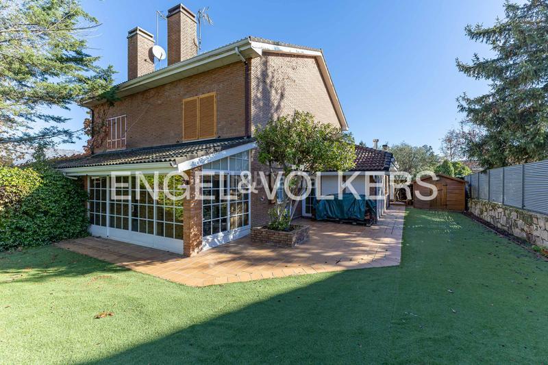 Foto 6130c192-1784-454a-883a-b066b1079e46. Rent semi detached house with heating in Becerril de la Sierra