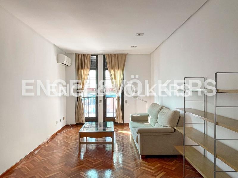 Foto 859ec591-8b51-48e3-ba2f-b4535eeb6f15. Alquiler apartamento amplio apartamento de 1 dormitorio sin amueblar en conde duque en Madrid
