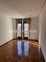 Lloguer Apartament a Sol. Amplio apartamento de 1 dormitorio sin amueblar en conde duque