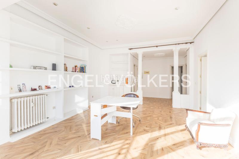 Foto 921bc92e-e65c-4b8e-83ec-0a2ee339ab9f. Alquiler apartamento luminoso piso de 1 habitación en excelente ubicación en Madrid