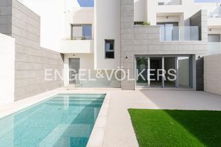 Maison à Norte. Adosado de diseño en pozuelo de alarcón