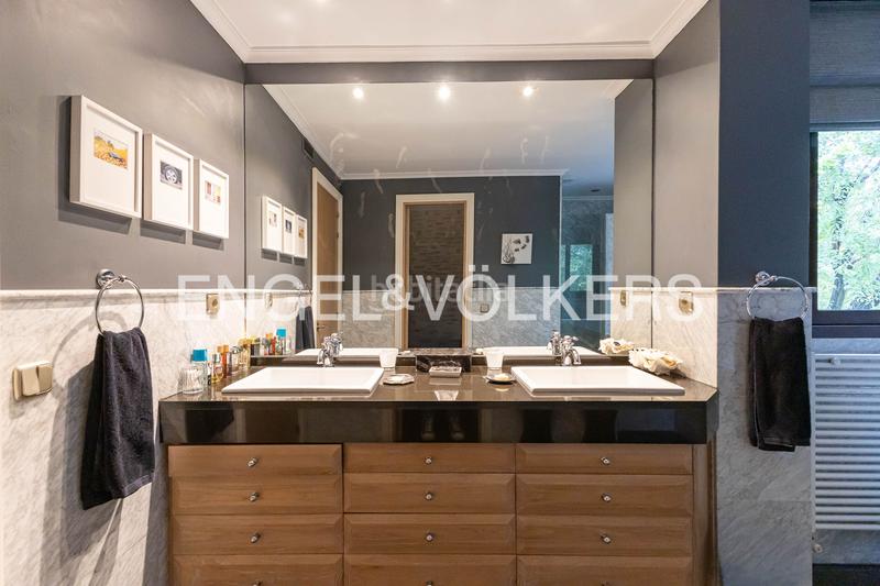 Foto 1ee50dd7-4b6c-45d5-b82a-3db4b811525f. Duplex con riscaldamento parcheggio piscina in el soto de La Moraleja La Moraleja