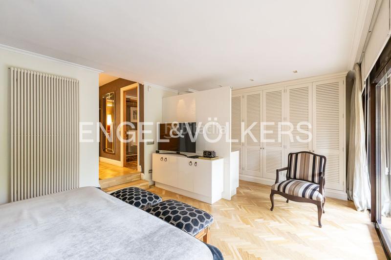 Foto 2f8cabb8-4aee-4bd8-974f-45d65ccf0e6c. Duplex con riscaldamento parcheggio piscina in el soto de La Moraleja La Moraleja