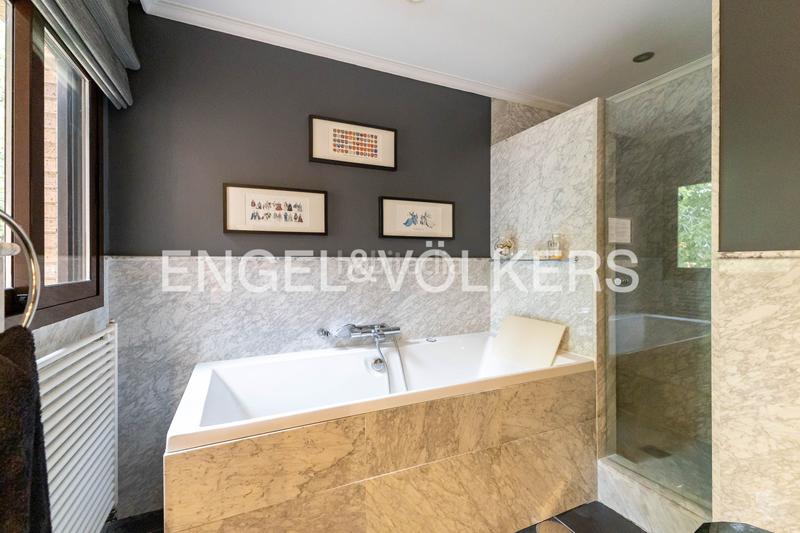 Foto 4067dff9-46bd-49f0-9617-3adfa87ec0cc. Duplex con riscaldamento parcheggio piscina in el soto de La Moraleja La Moraleja