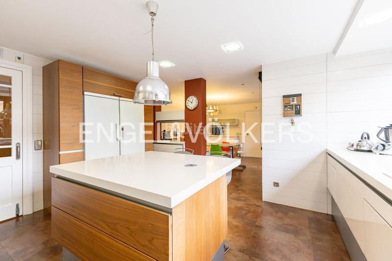 Foto 44543ff0-43ad-42f0-8131-c197b37e8c74. Duplex con riscaldamento parcheggio piscina in el soto de La Moraleja La Moraleja