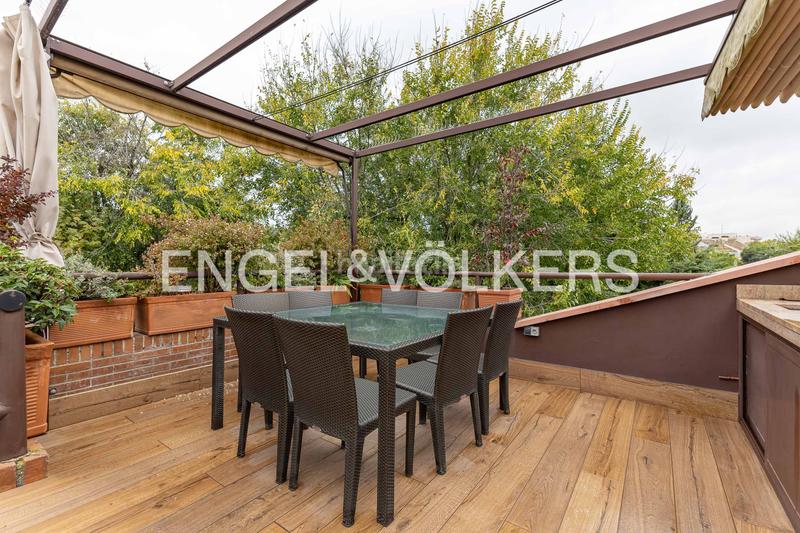 Foto 8a004ff9-6833-43b8-b5cb-cc66cd73665c. Duplex con riscaldamento parcheggio piscina in el soto de La Moraleja La Moraleja