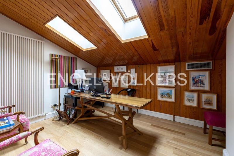 Foto d0b45d36-ecc2-460d-8777-a6ed932dab42. Duplex con riscaldamento parcheggio piscina in el soto de La Moraleja La Moraleja