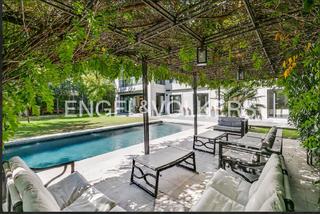 Appartement à Aravaca. Magnifica vivienda con jardín privado de 380m en aravaca