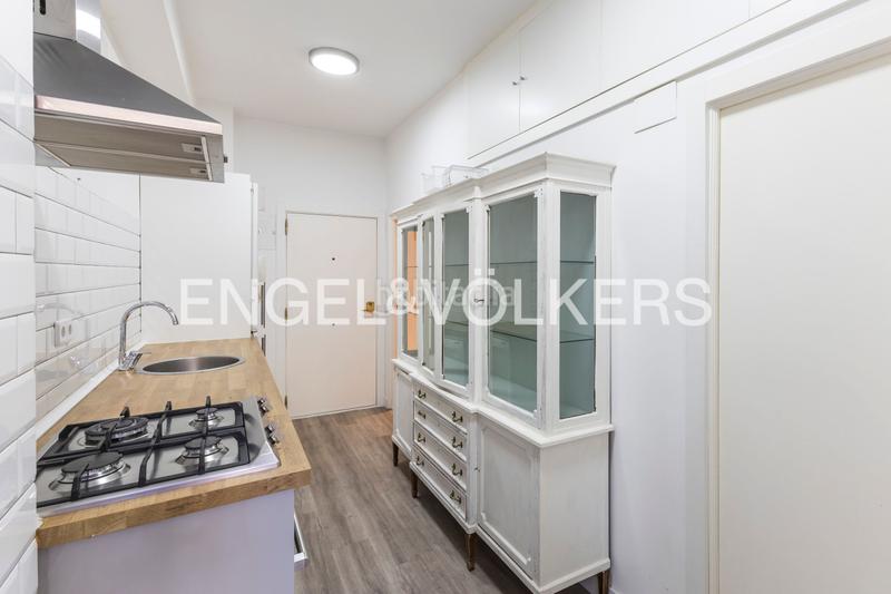 Foto b9fad8ed-77b0-45e2-aa56-c4f4bcf62d82. Alquiler apartamento piso luminoso en Nueva España distrito chamartín. en Madrid