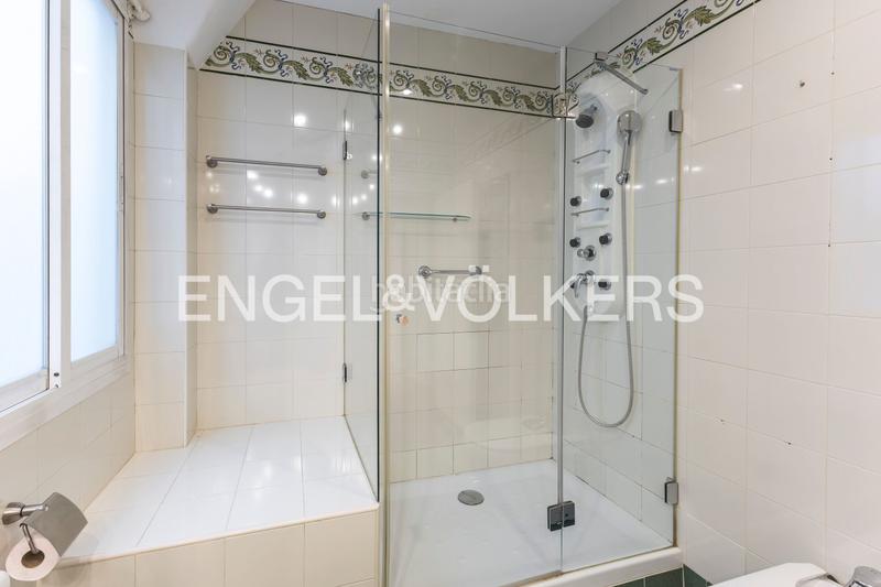 Foto c56af242-e96a-40d6-8034-c5ad588a7055. Alquiler apartamento piso luminoso en Nueva España distrito chamartín. en Madrid