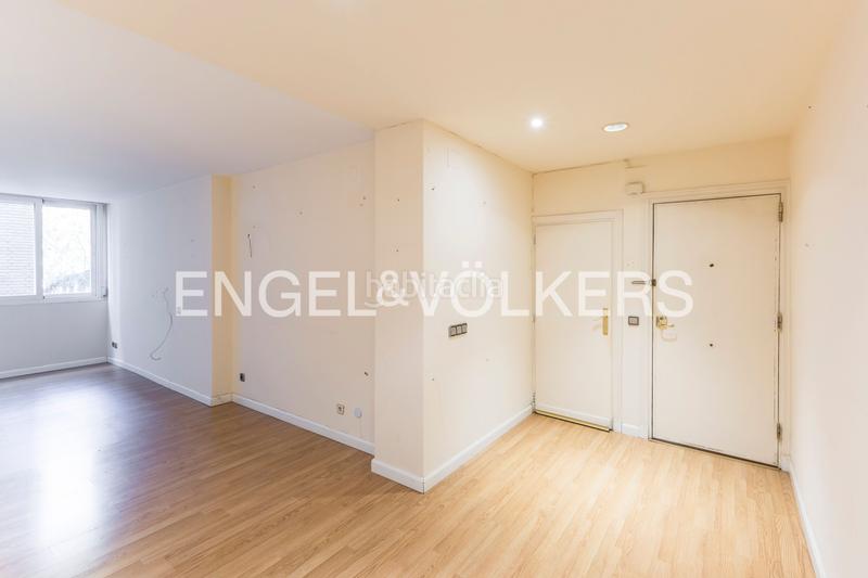 Foto e632cc4a-acdc-4862-8f73-b55a224f1f2f. Alquiler apartamento piso luminoso en Nueva España distrito chamartín. en Madrid