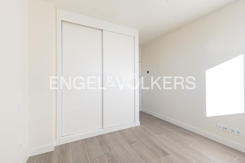 Foto 4c4e1ff9-e8a0-4406-8abf-b19d4e6839ec. Haus mit heizung parking pool in primera fase-nuevo Tres Cantos Tres Cantos