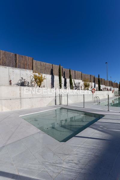 Foto 5b75bbf2-e255-44c7-86e1-10867296cc61. Haus mit heizung parking pool in primera fase-nuevo Tres Cantos Tres Cantos