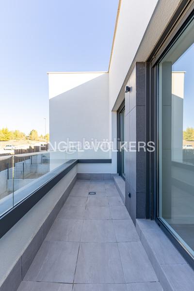 Foto 6822a667-0915-40af-a4d5-c47e094e9968. Haus mit heizung parking pool in primera fase-nuevo Tres Cantos Tres Cantos