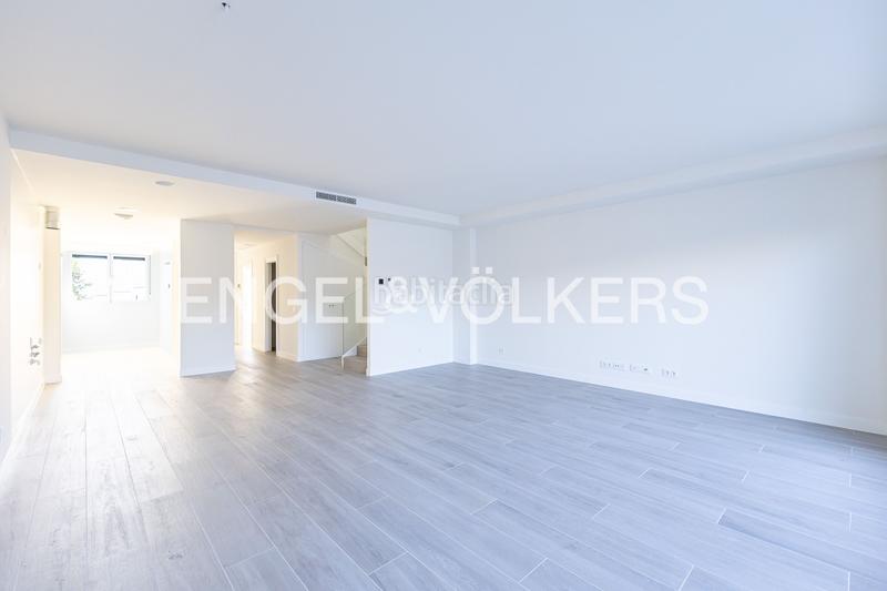 Foto 7e68e076-9424-4f85-b41e-7e0298a0d5e8. Haus mit heizung parking pool in primera fase-nuevo Tres Cantos Tres Cantos