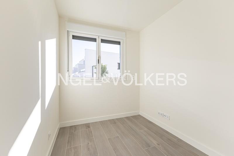 Foto e176f412-ec7c-4e96-be3e-982a2a511875. Haus mit heizung parking pool in primera fase-nuevo Tres Cantos Tres Cantos