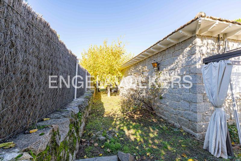 Foto 2d9b294f-df44-47a1-9bf9-0afa813a8faa. Casa oportunidad única chalet independiente sobre parcela segregable en 3 fincas edificables en Galapagar