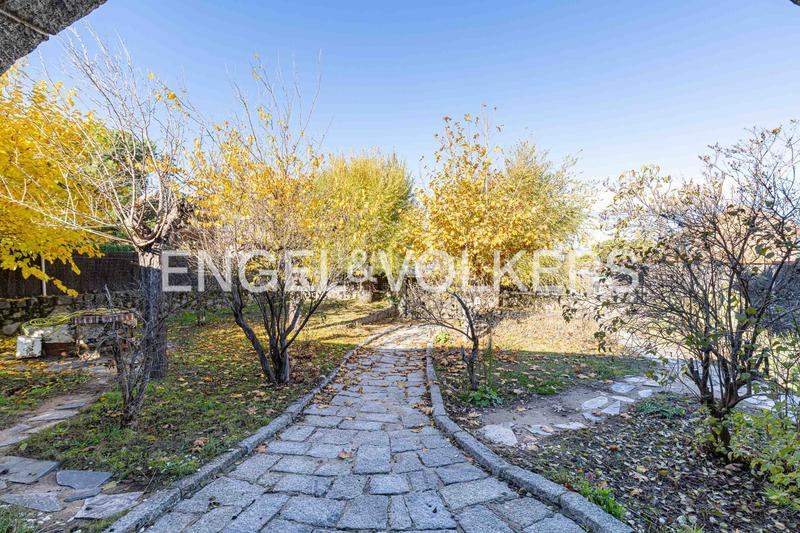 Foto 501ba52f-4276-418a-90c1-36b8fd65c5c1. Casa oportunidad única chalet independiente sobre parcela segregable en 3 fincas edificables en Galapagar