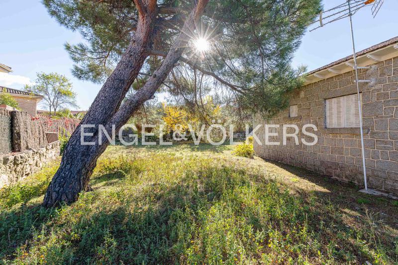 Foto b9abe9dc-be8e-405f-835a-46b59a45a4cd. Casa oportunidad única chalet independiente sobre parcela segregable en 3 fincas edificables en Galapagar