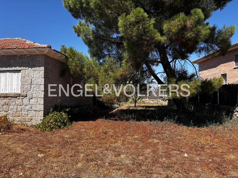 Foto edafae6d-737a-4f90-8130-53f86219deaf. Casa oportunidad única chalet independiente sobre parcela segregable en 3 fincas edificables en Galapagar