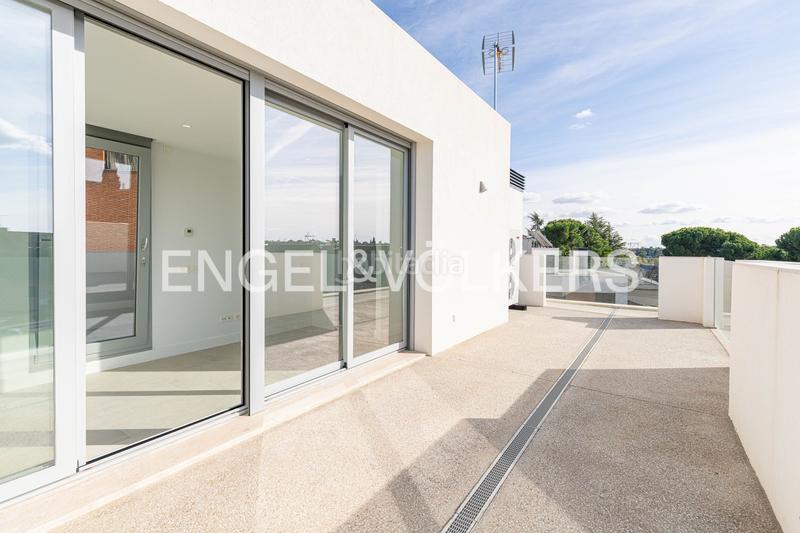 Foto aa5989ec-cf30-42ba-8510-5fa7d729d85f. Casa adossada amb calefacció aparcament piscina a Pozuelo de Alarcón