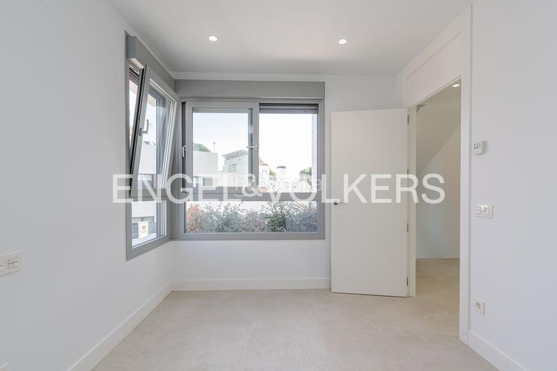 Foto dde85694-8754-4ed1-a7ff-e28e7a194732. Casa adossada amb calefacció aparcament piscina a Pozuelo de Alarcón